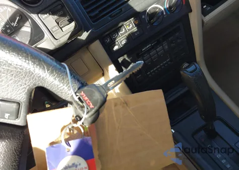 1990 Acura Legend L из США, поврежденный, VIN JH4KA3257LC001647